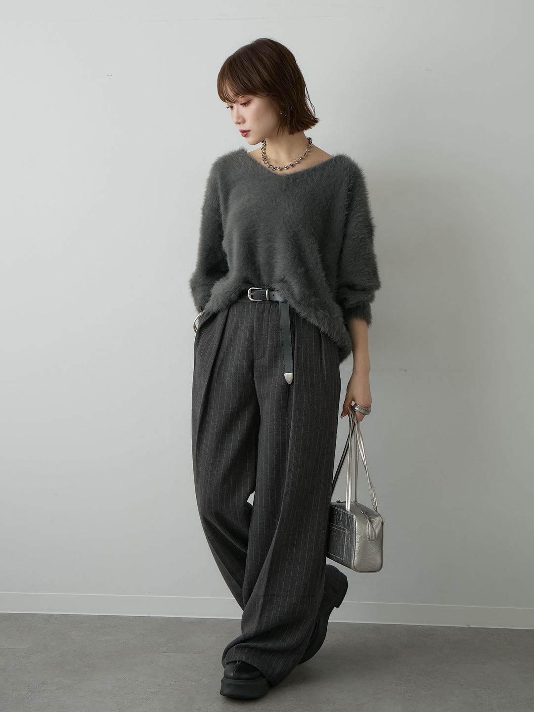 [予約]バックリボンVネックシャギーニットトップス/charcoal