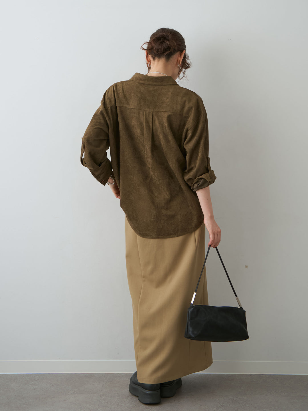 [SET]スウェードタッチWポケットシャツ+クレープデシンフラップ付きストレートスカート(2set)