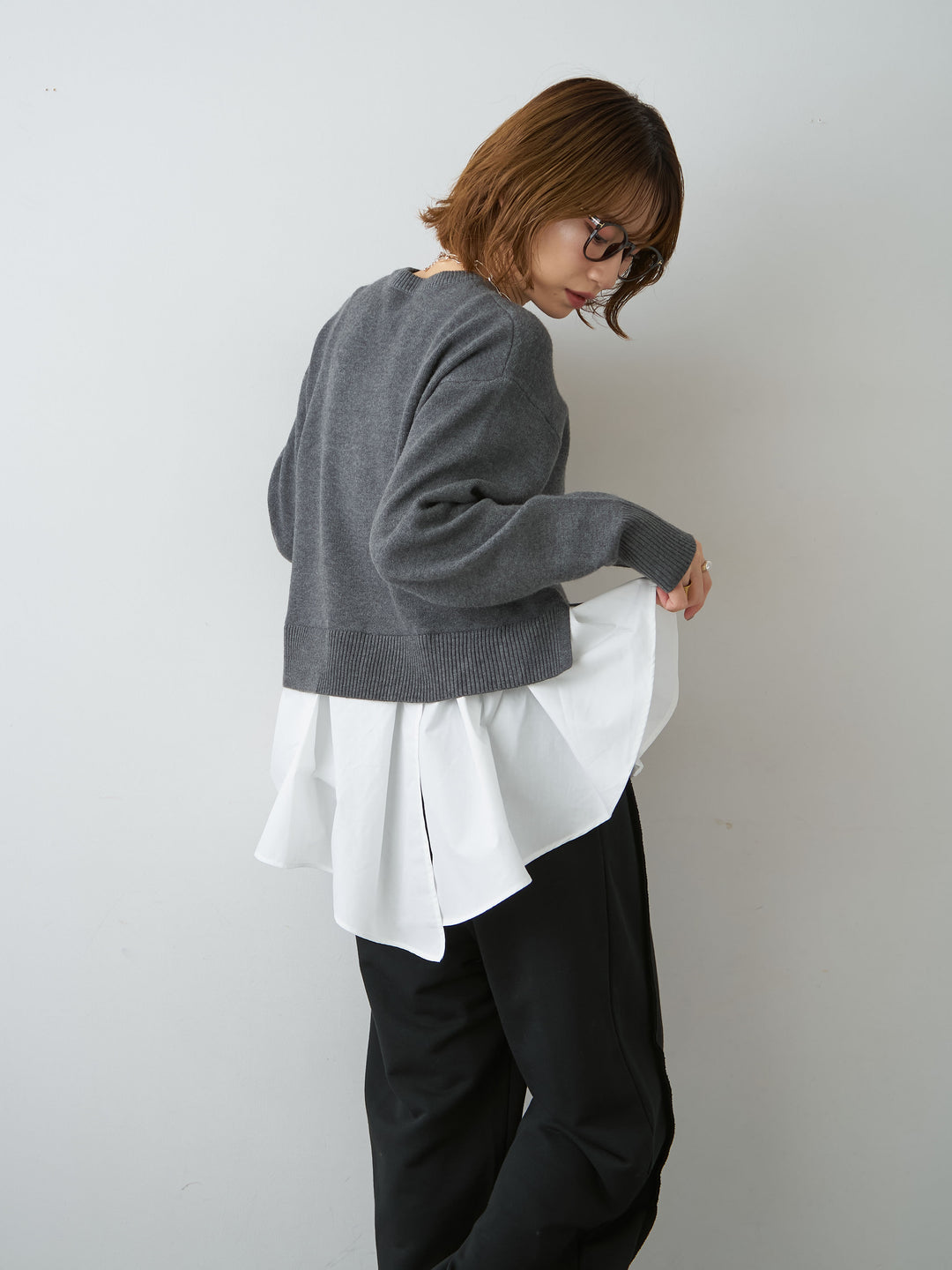 [予約]アシンメトリーシャツレイヤードニットプルオーバー/darkgray