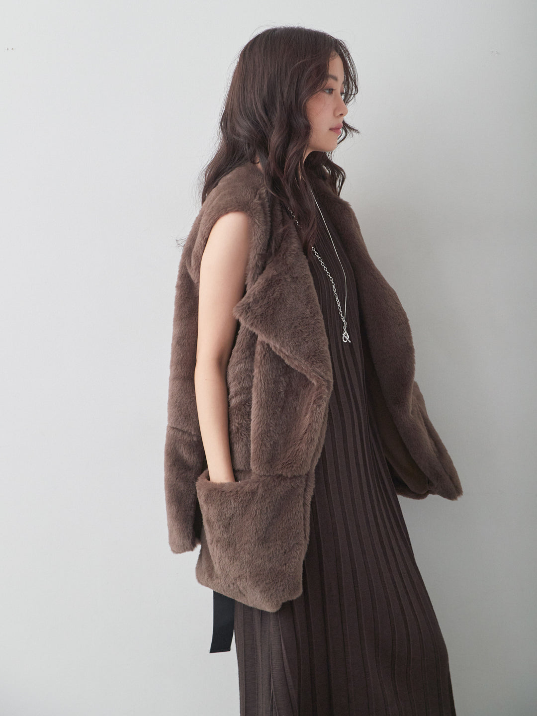 [予約]プリーツニットノースリワンピース/brown