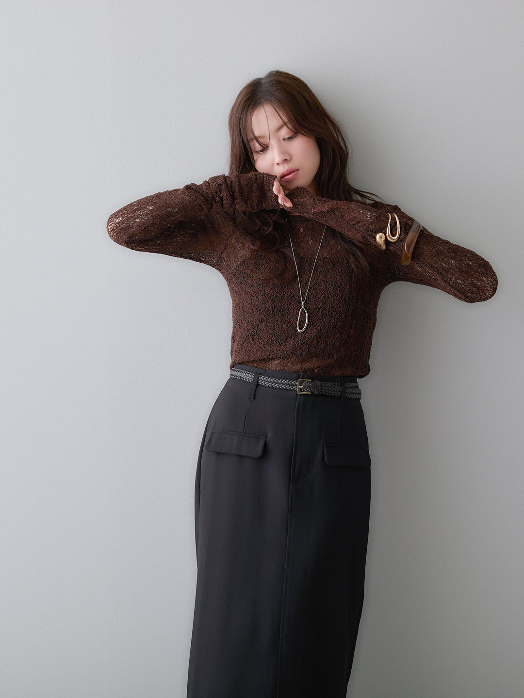 [SET]メッシュレースバックオープントップス+クレープデシンフラップ付きストレートスカート(2set)