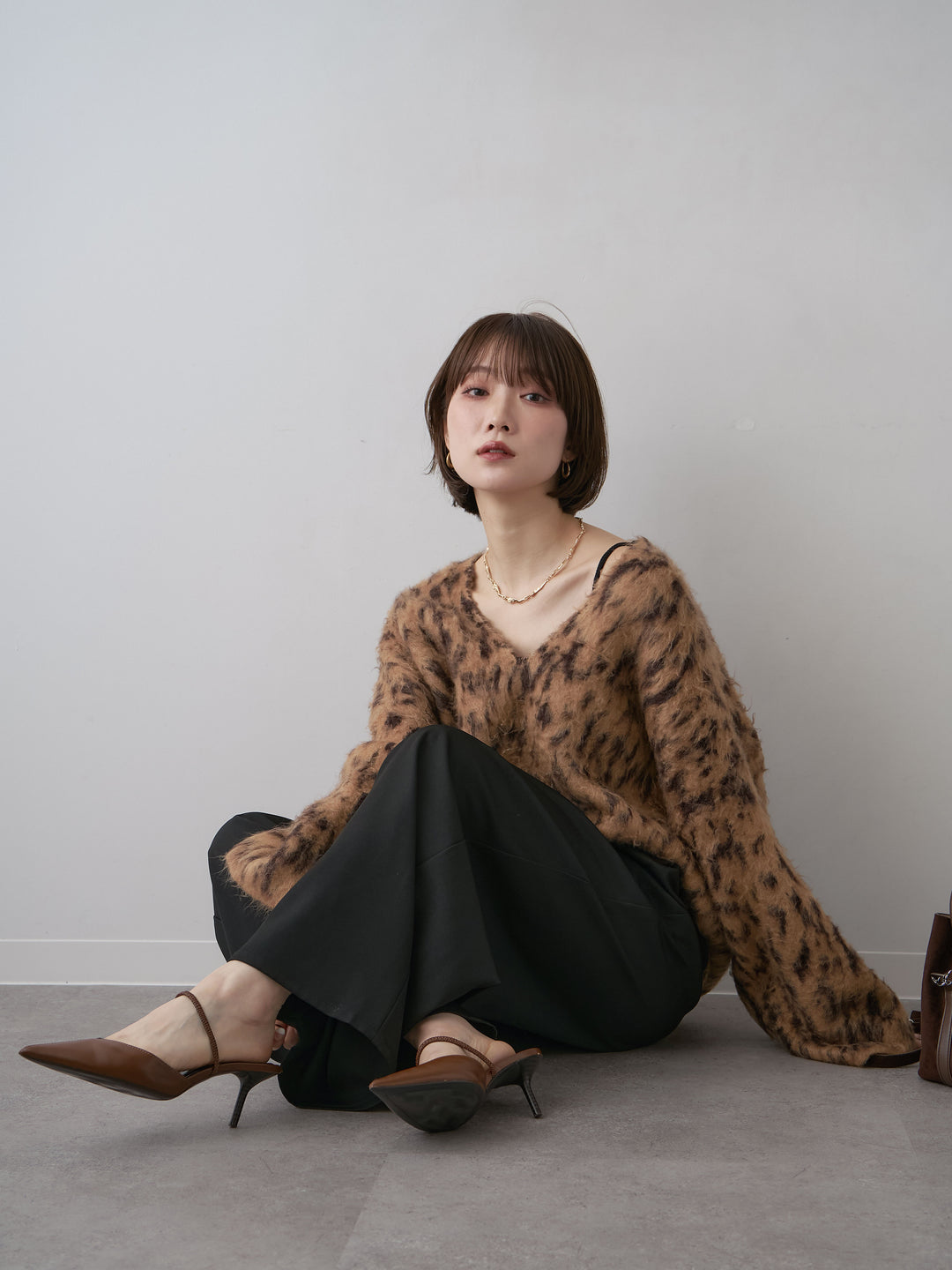 [予約]レオパードVネックシャギーニットトップス/camel