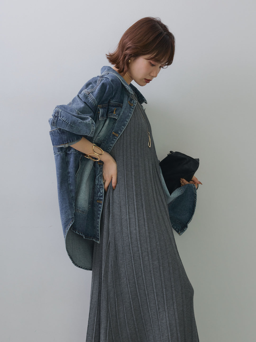 [予約]プリーツニットノースリワンピース/charcoal