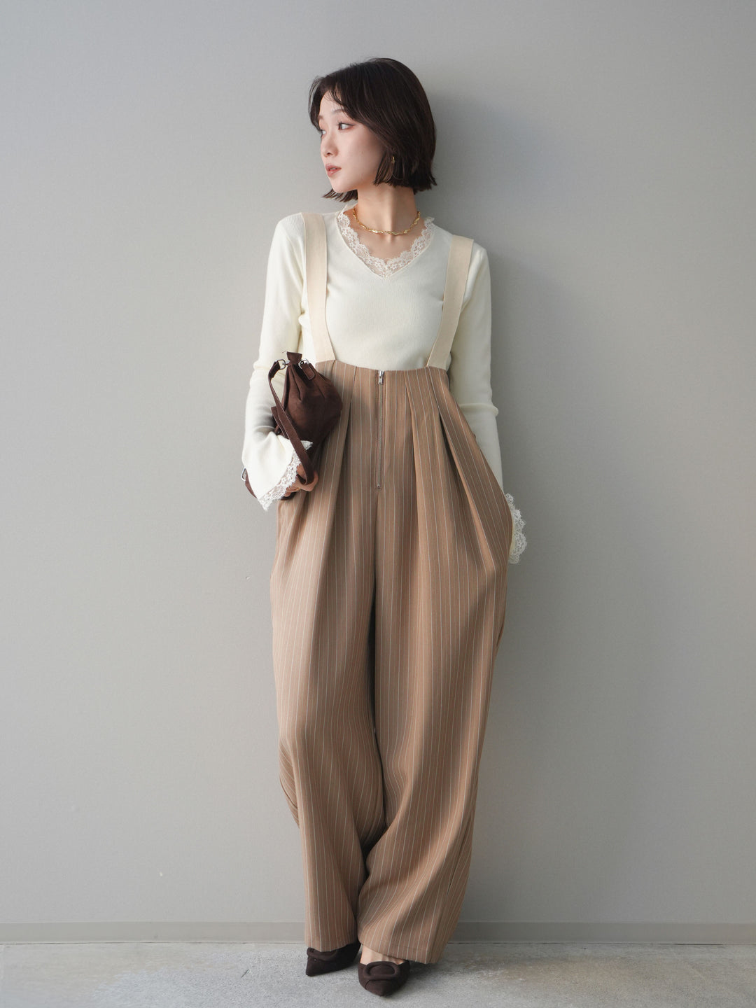 [予約]レースドッキングVネックニットトップス/white