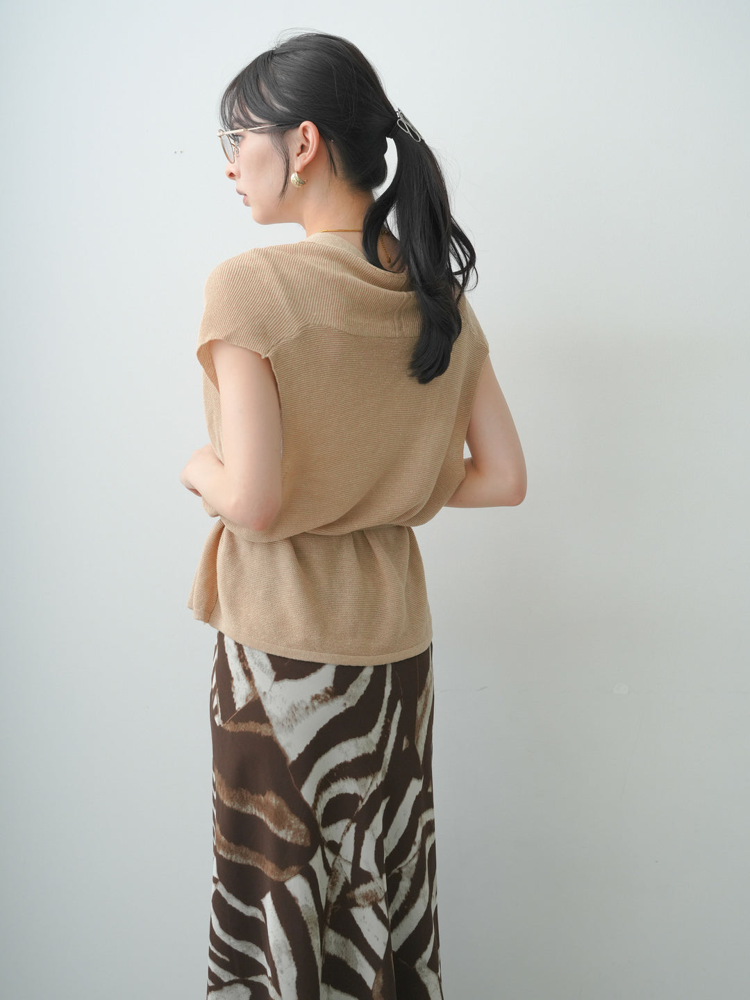[予約]ベルト付フロントボタンノースリニットトップス/beige