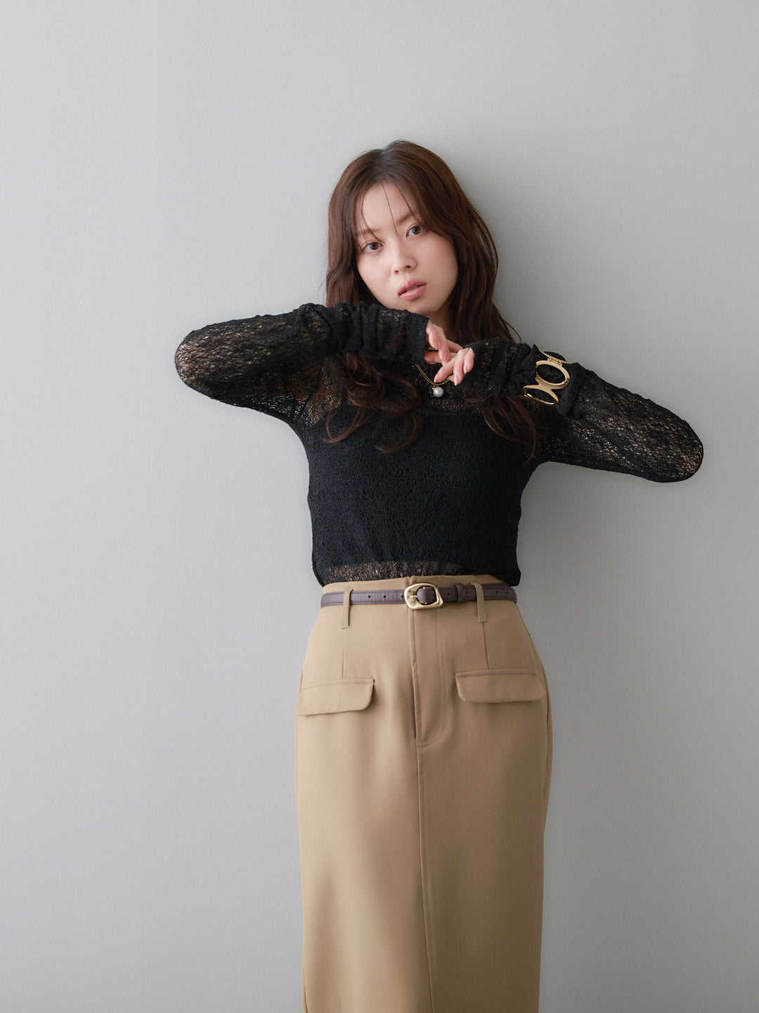[SET]メッシュレースバックオープントップス+クレープデシンフラップ付きストレートスカート(2set)