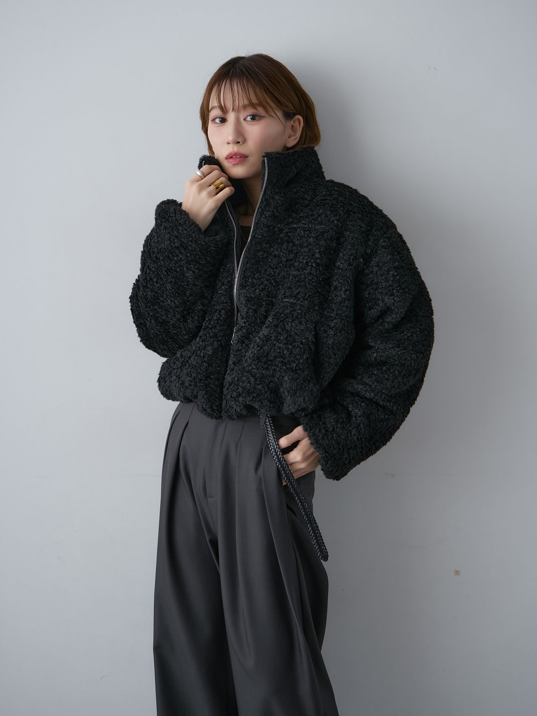 [SET] Bouclé Boa Zip Blouson + 斜紋布褶皺寬褲（2 件套）