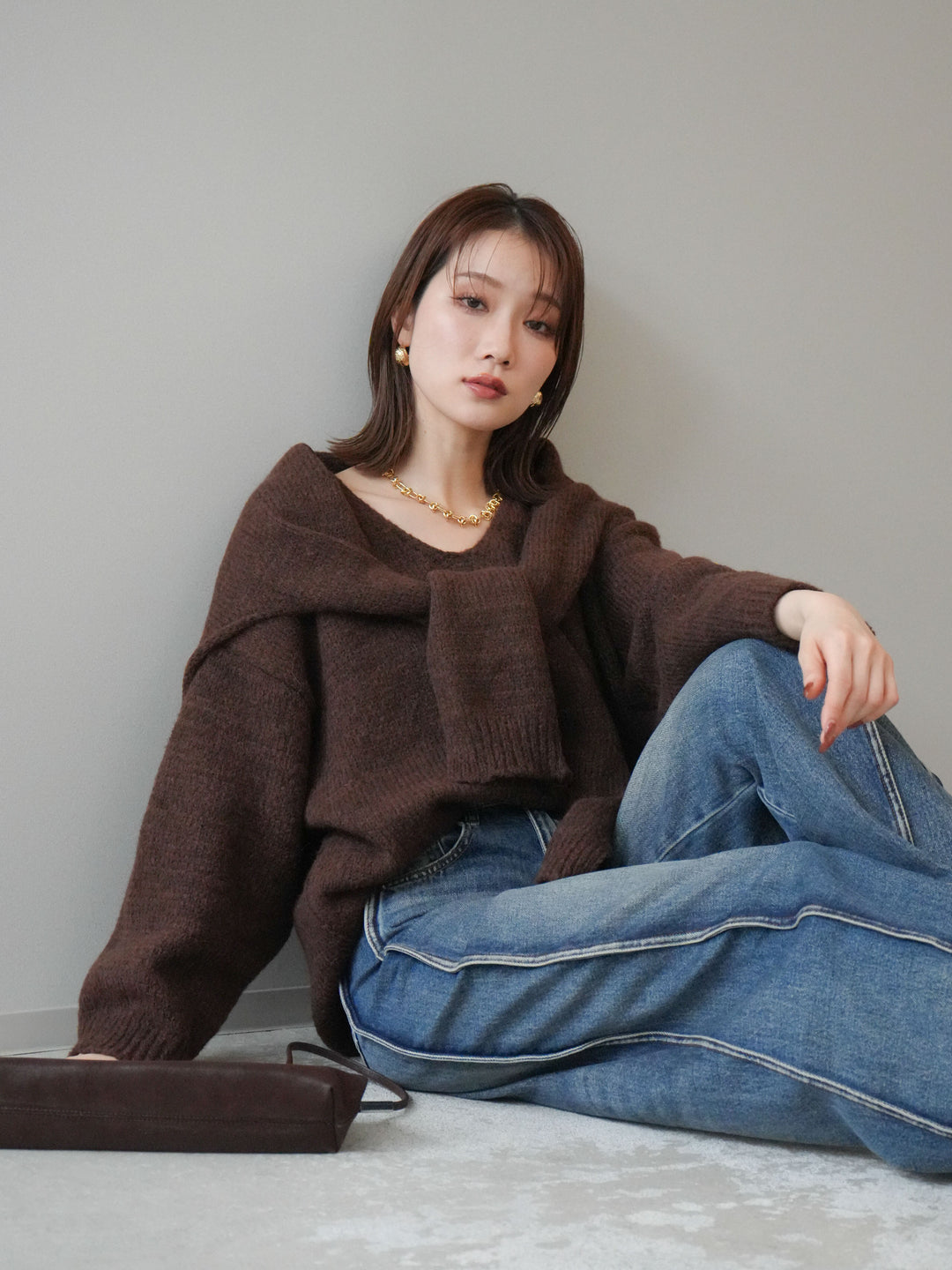 [予約]ストール付きVネックニットプルオーバー/brown