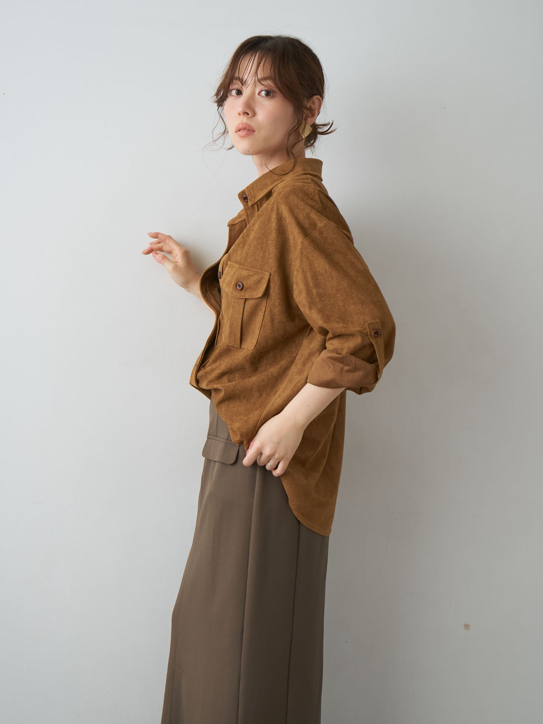 [SET]スウェードタッチWポケットシャツ+クレープデシンフラップ付きストレートスカート(2set)