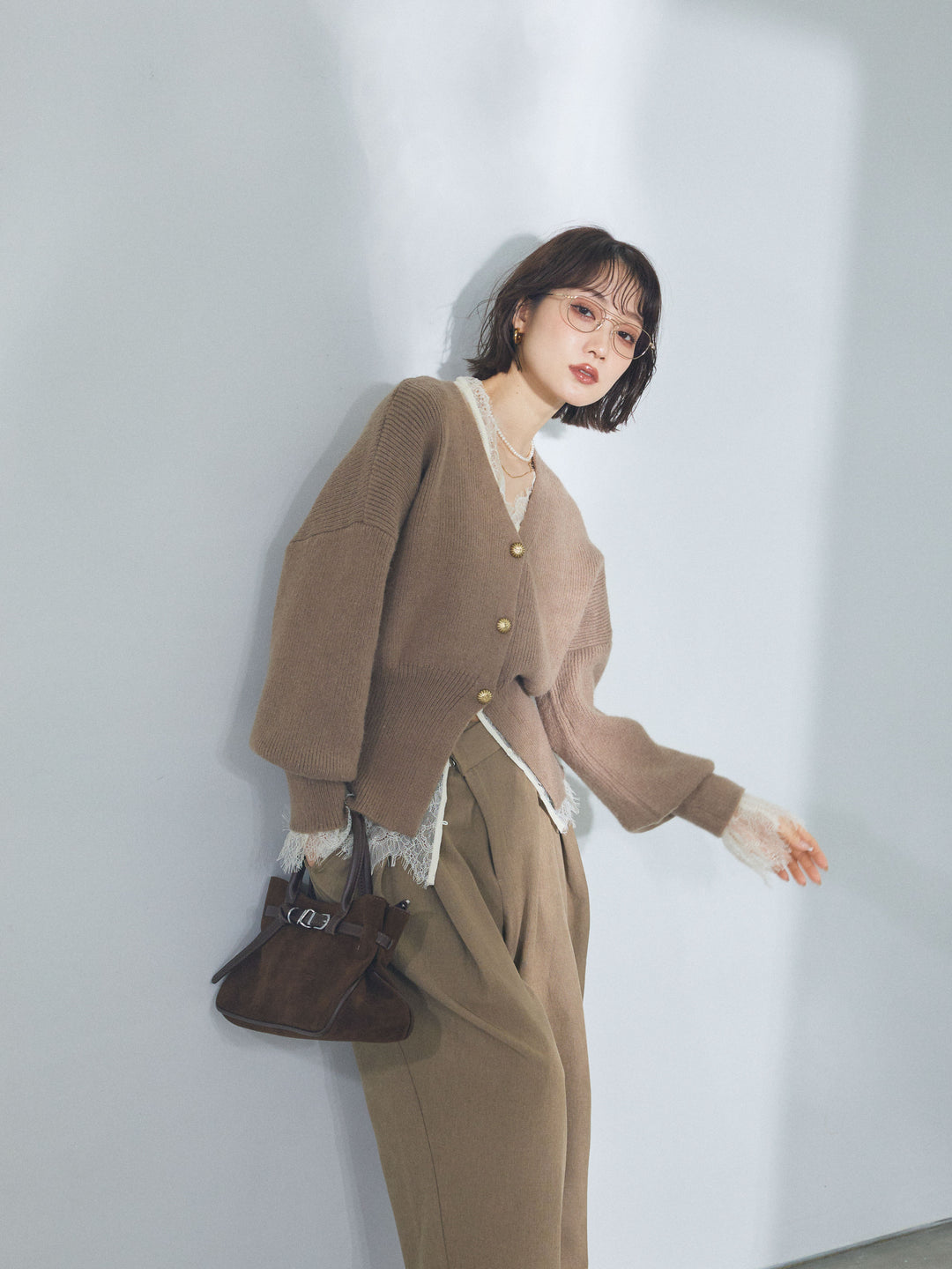 【Allure】[SET]ゴールドボタンニットカーディガン×レースブラウスSET