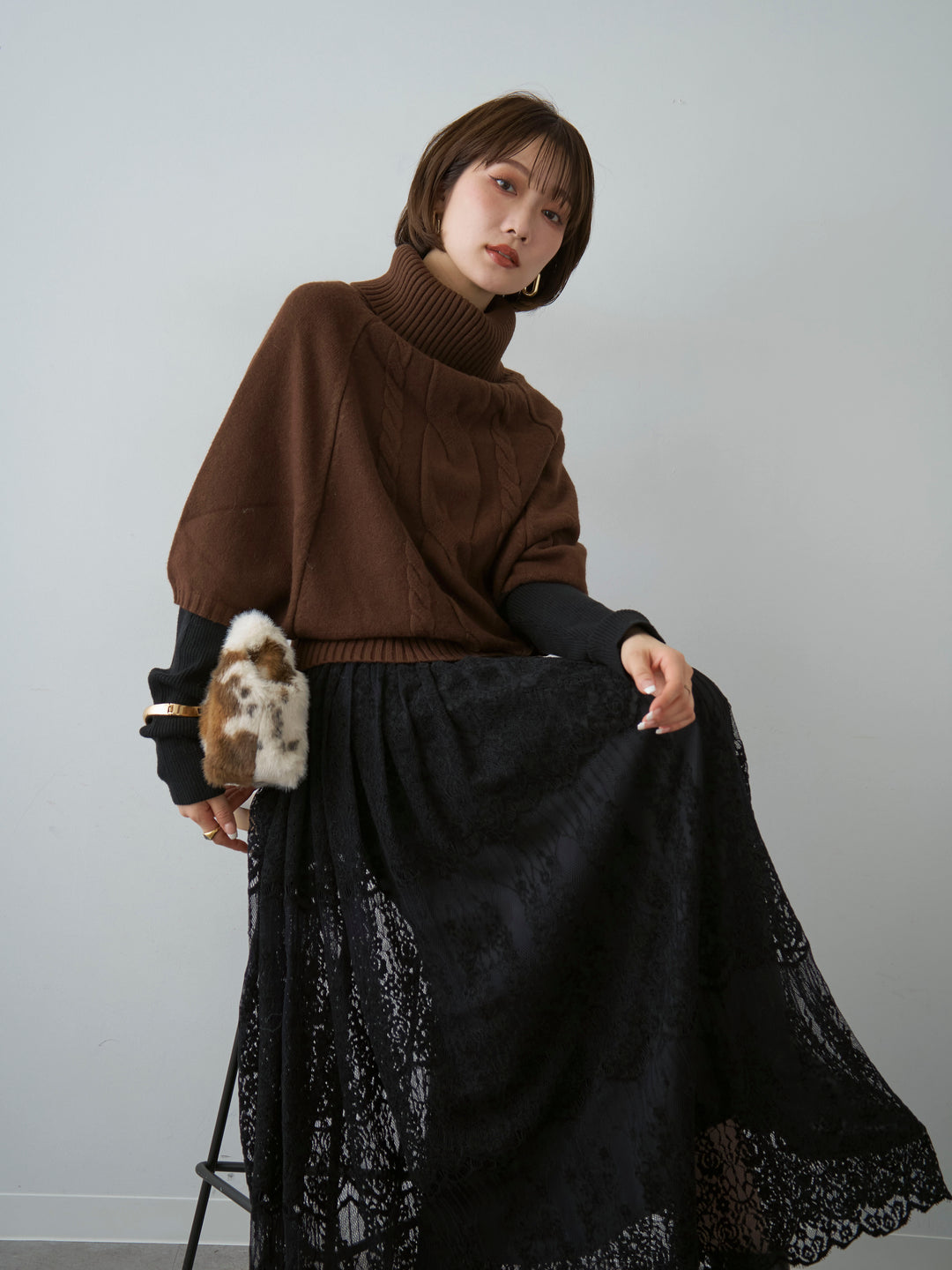 [予約]ハイネックケーブルケープニットトップス/brown