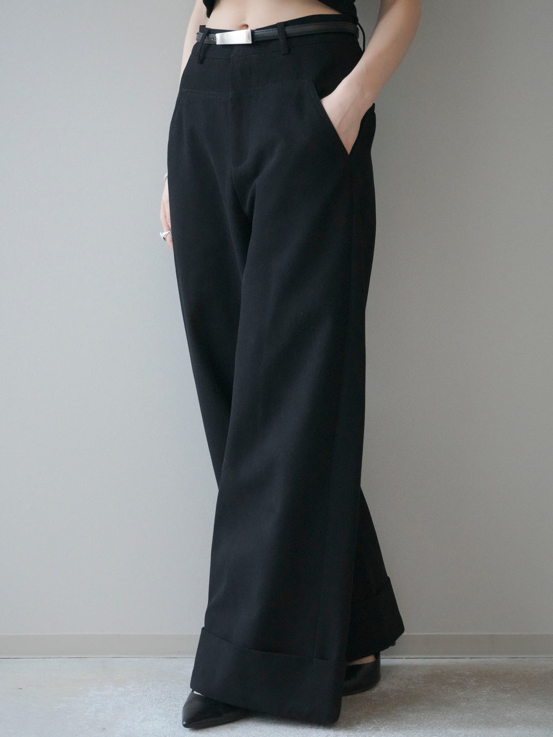 [予約]ベルト付き折り返しコットンツイルワイドパンツ/black