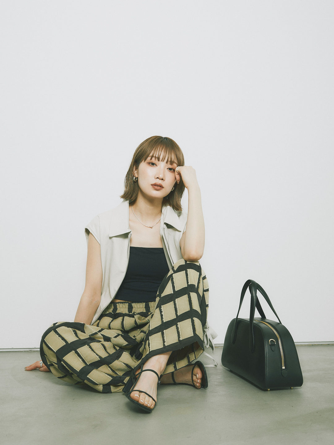 [SET]フェイクレザーノースリーブジャケット+シアーブロックチェックパンツ(2set)