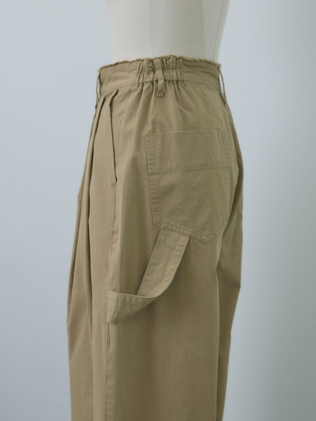 [予約]カットオフコットンツイルタックワイドパンツ/beige