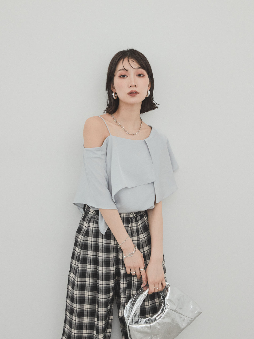 [予約]ワンショルラッフルブラウス/グレー