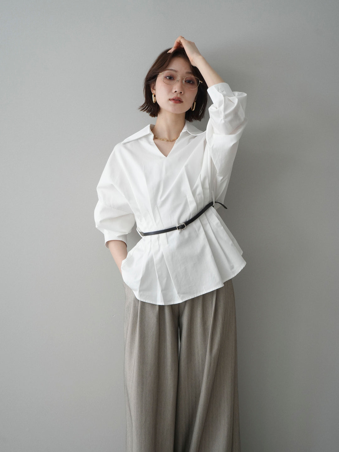 [予約]ベルト付サイドプリーツスキッパーブラウス/white