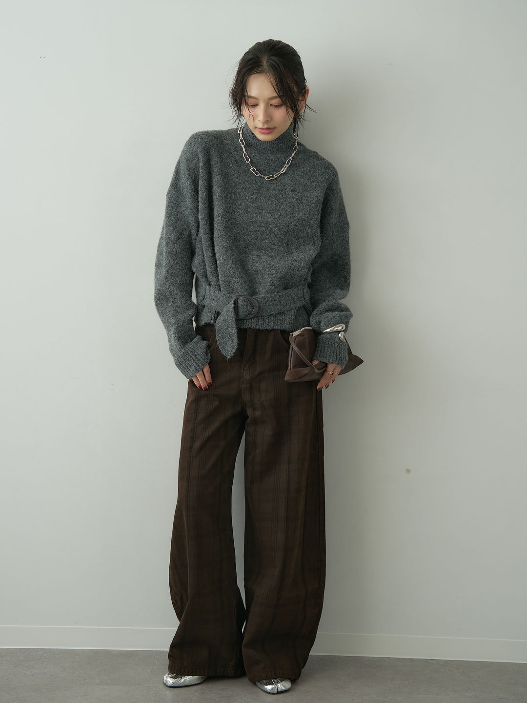 【預購】格紋刺繡弧形寬版牛仔褲/棕色