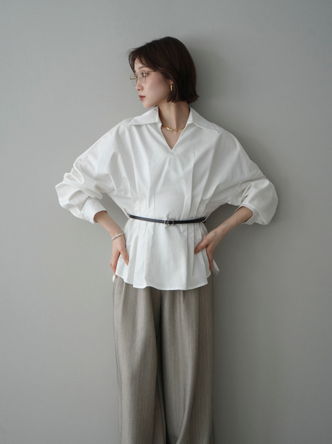 [予約]ベルト付サイドプリーツスキッパーブラウス/white