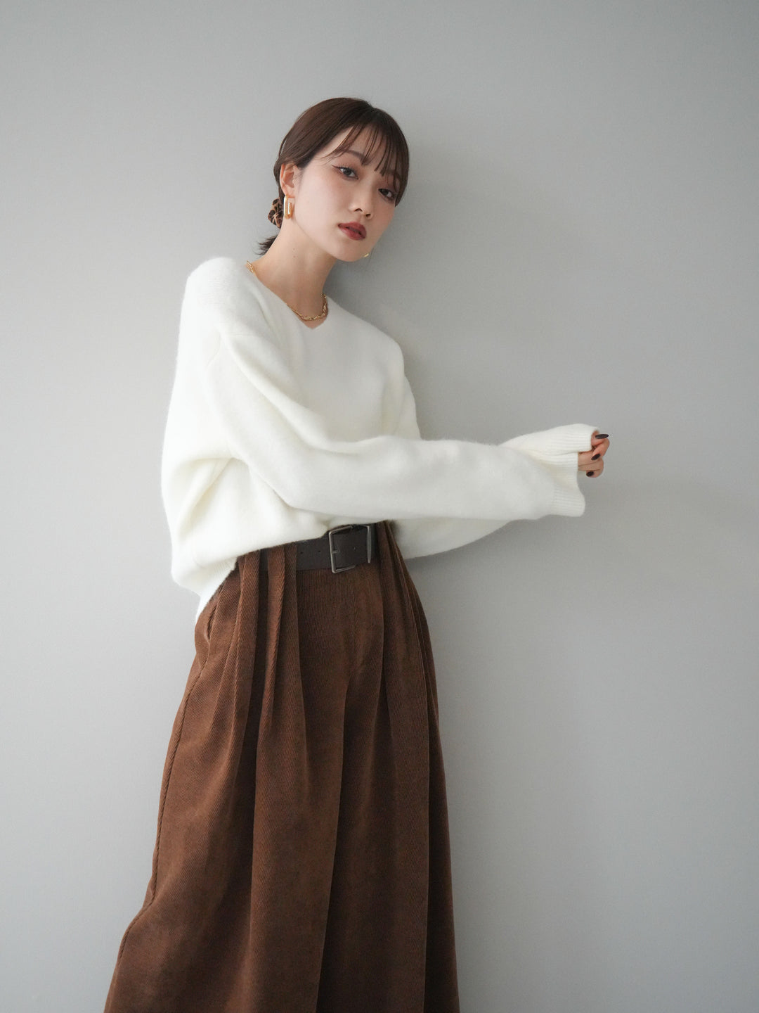 [予約]シュシュ付きアンゴラタッチVネックニットプルオーバー/white