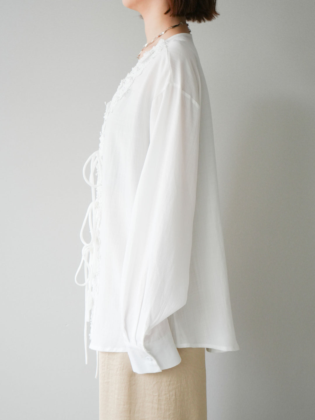 [予約]レースフロントリボンブラウス/white
